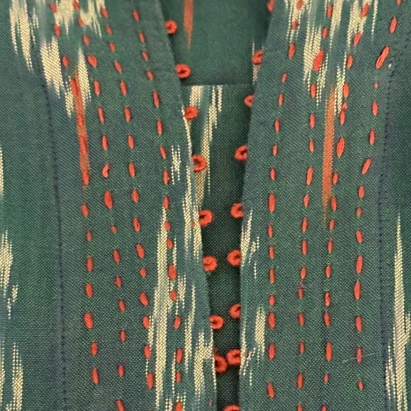 NWT 🌸 J. Jill Teal and white Patterned Blouse Size Medium - Picture 10 of 10